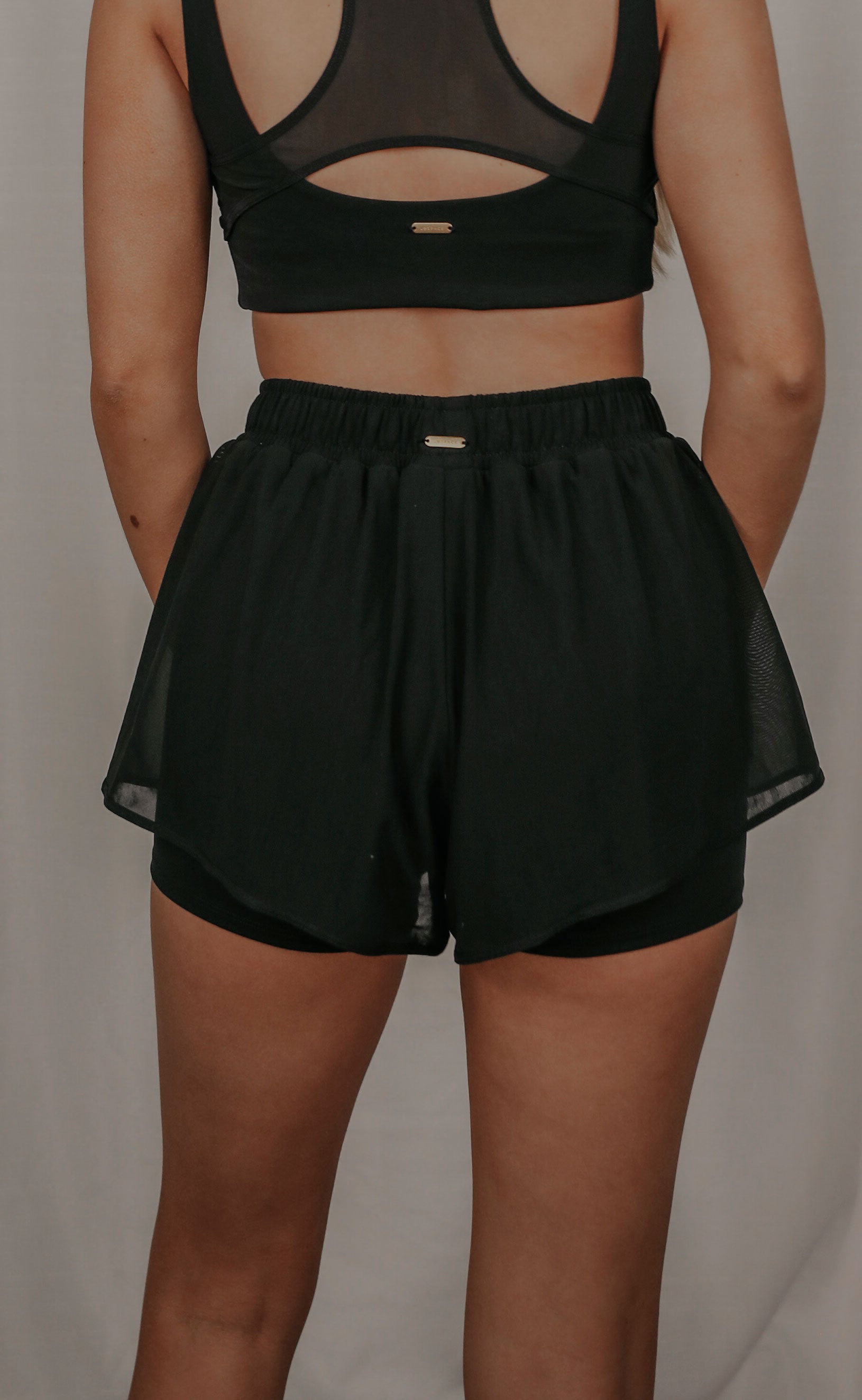 l space: line up short - black