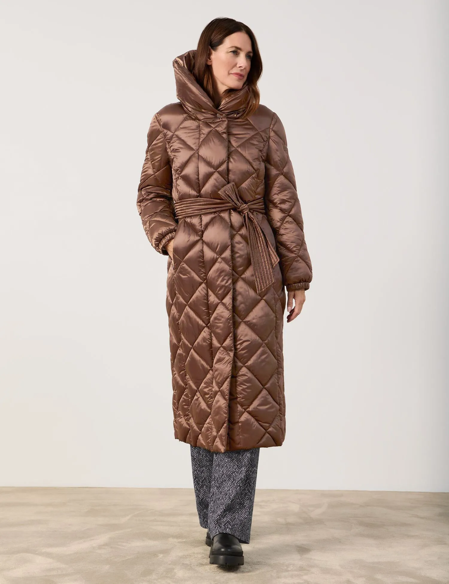 Long quilted coat with a waist belt