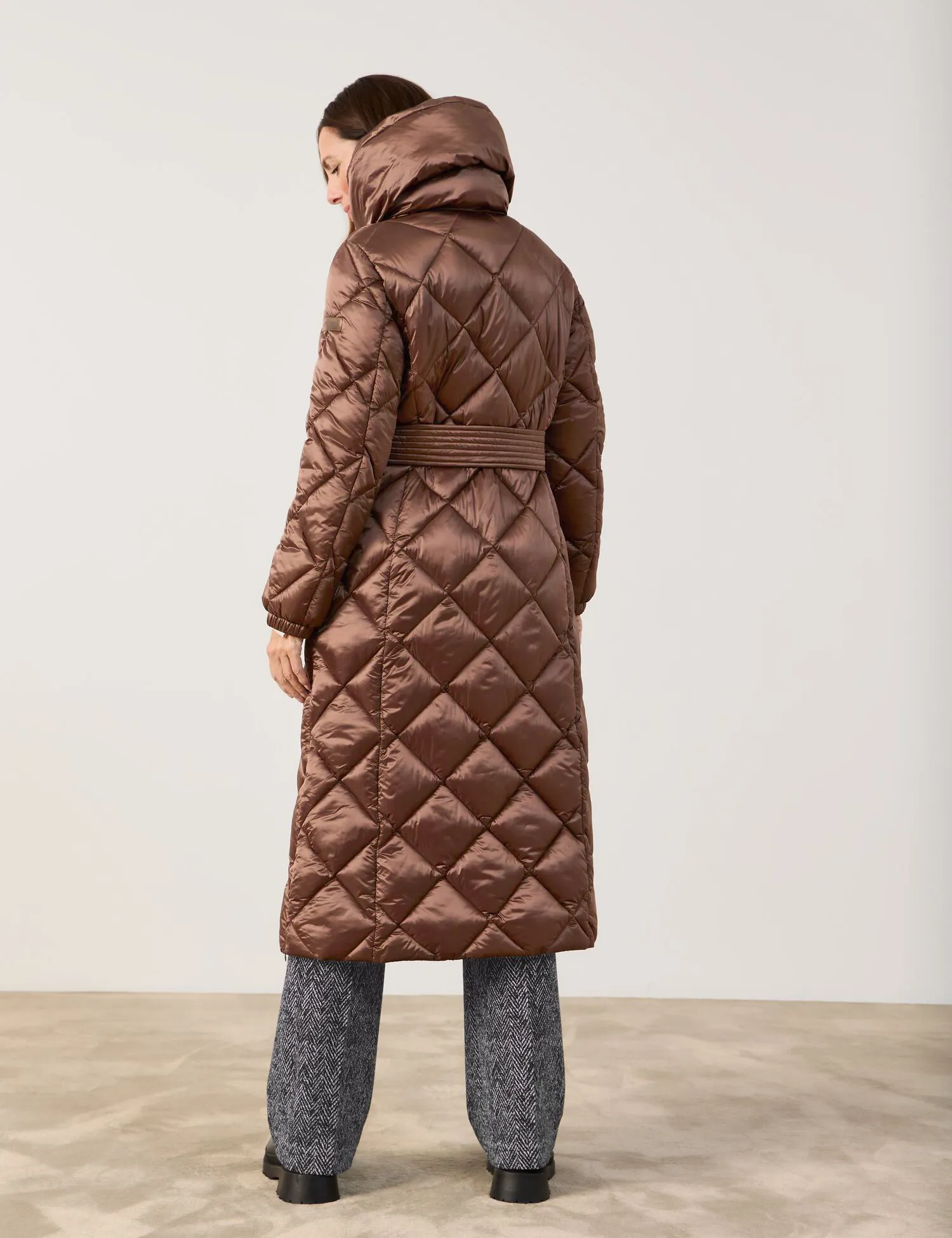 Long quilted coat with a waist belt