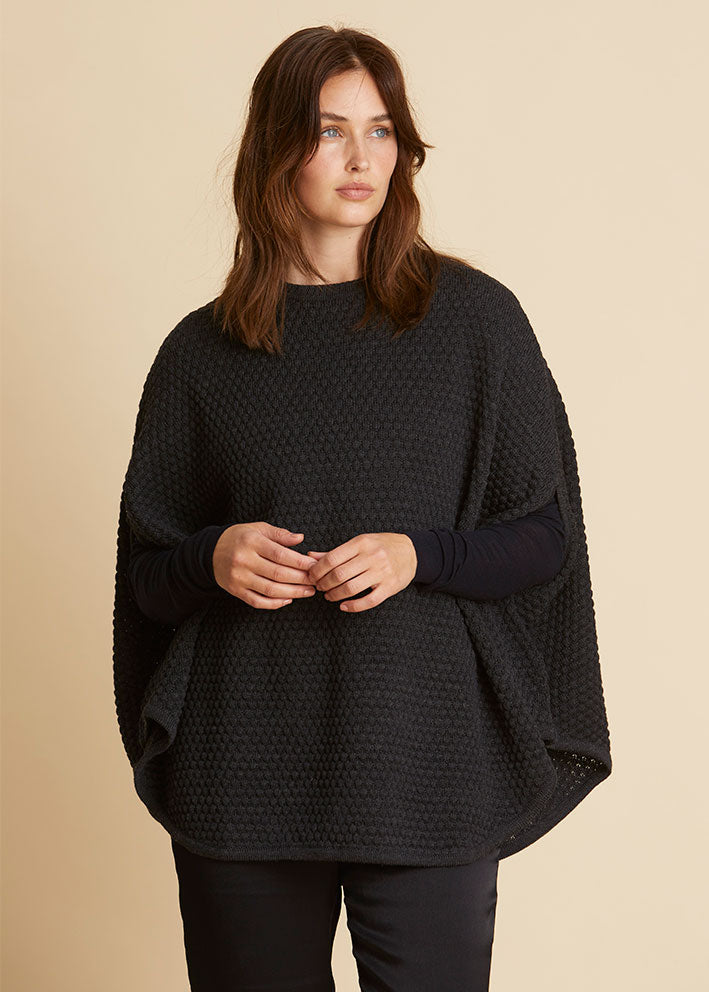 Sibin Linnebjerg Adi Poncho - Black