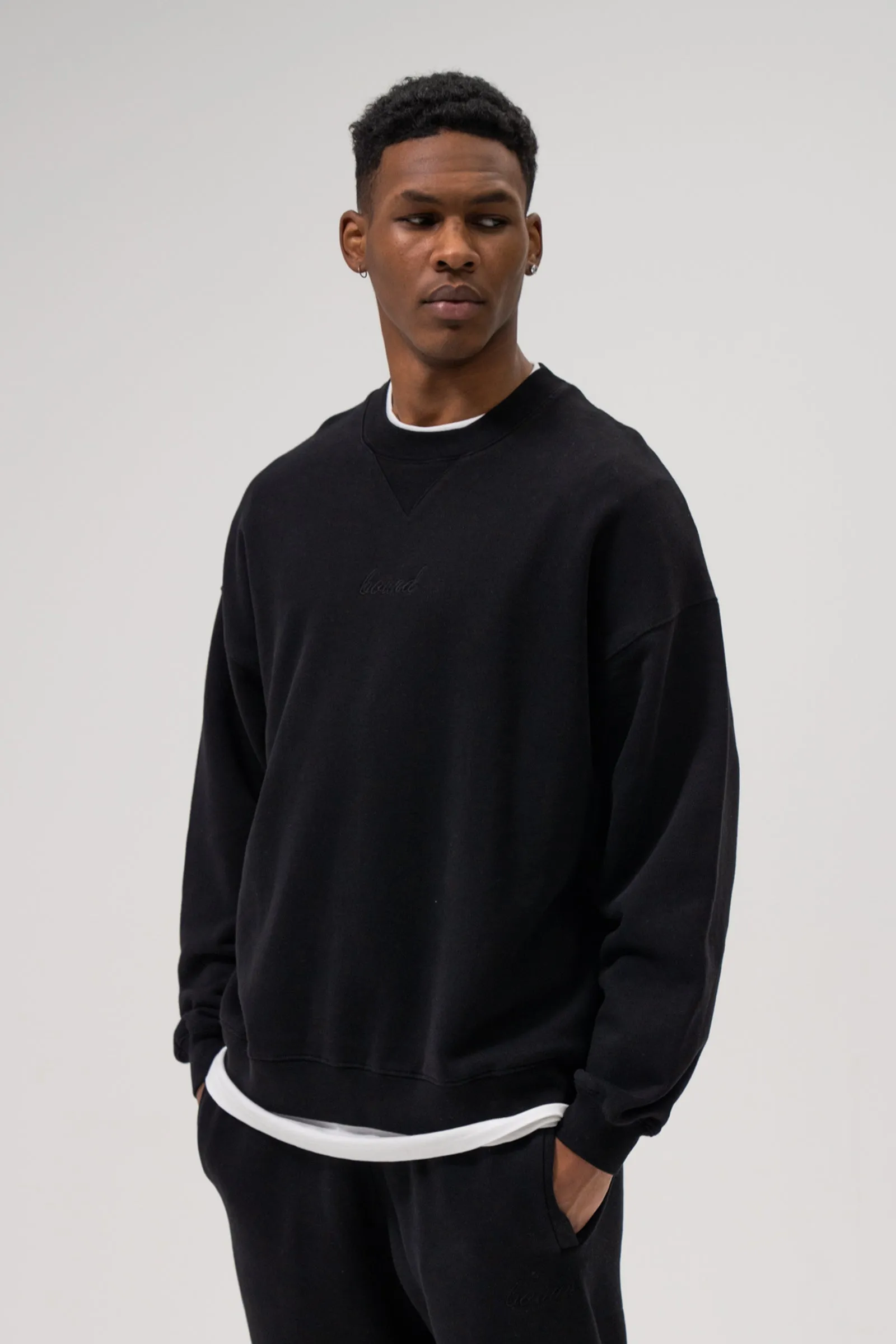 SUSTAIN BLACK SWEATER