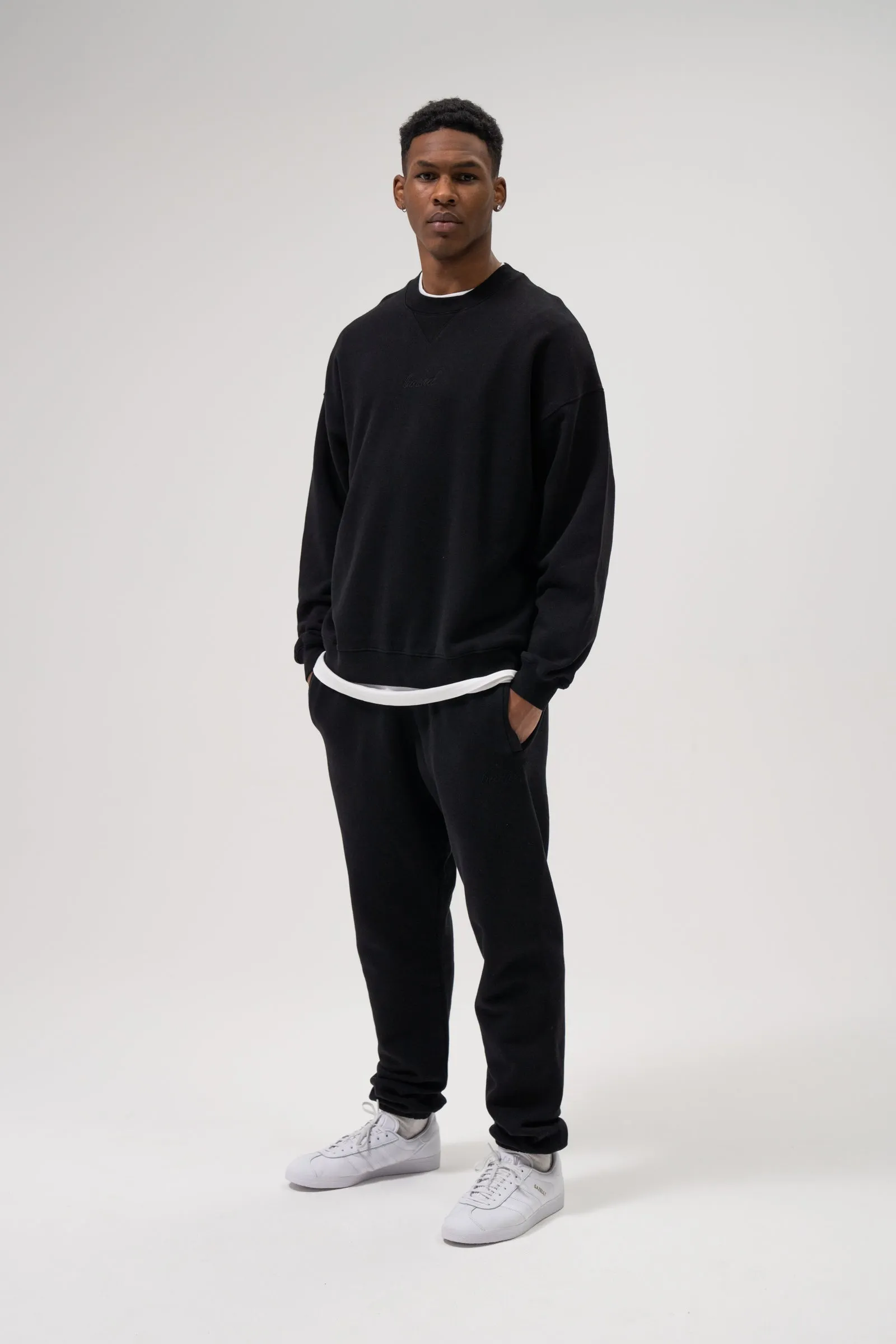 SUSTAIN BLACK SWEATER