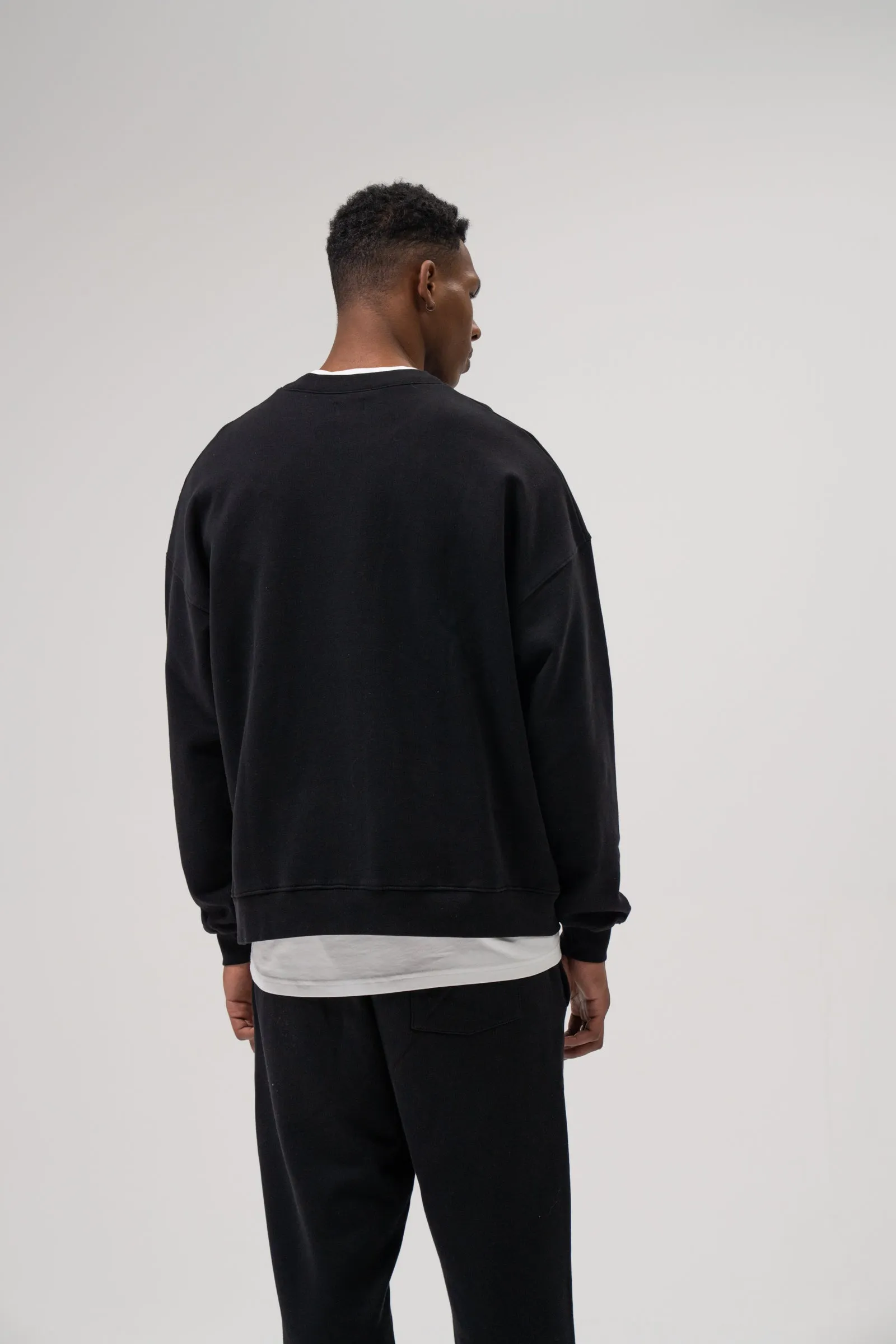 SUSTAIN BLACK SWEATER