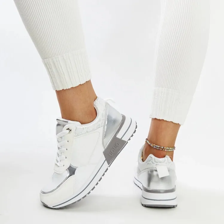 White sneakers on the Kerttu platform